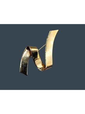 Vintage Monet Wavy Ribbon Brooch Shiny Polished Modernist Zig Zag Gold Tone Pin